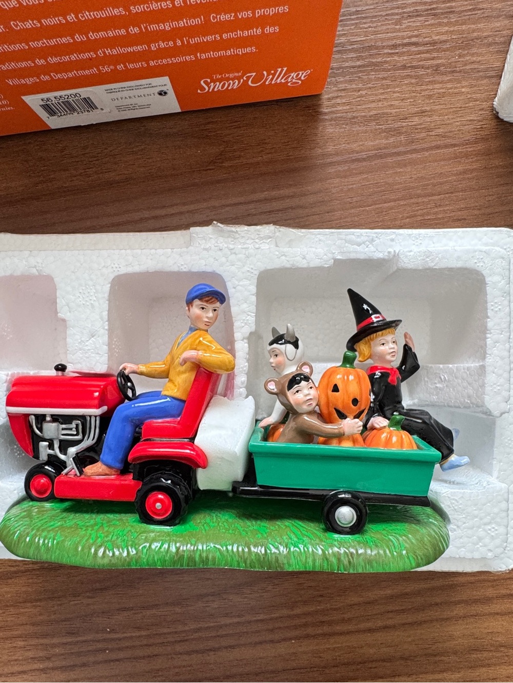 Gathering Pumpkins Snow Village Halloween Department 56